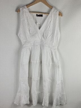 NWT White Embroidered Lace Trim Dress